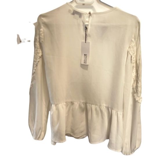 Size. Medium NWT off white lace top by Molly Bracken - gorgeous lace and mesh - Picture 4 of 6